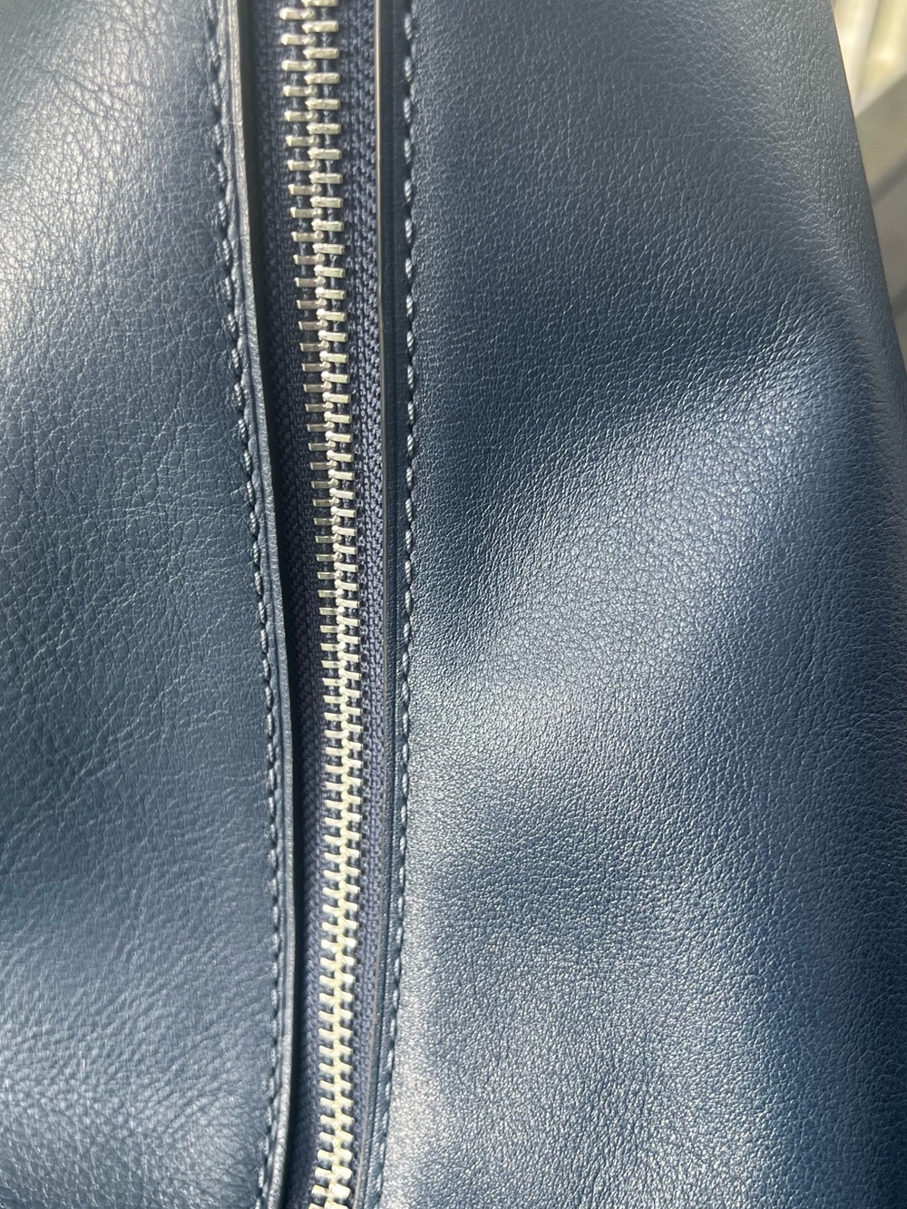 Coach Navy Blue Leather Mott Messenger bag sold out online - Picture 3 of 16